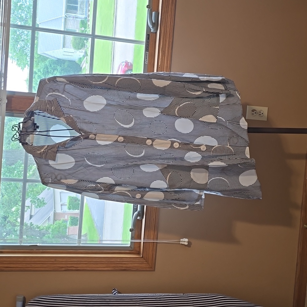 Asymmetrical Tunic Blouse. Fits like a 1X